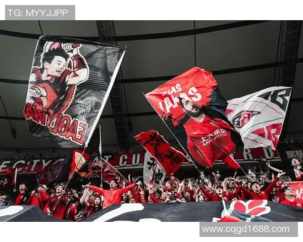 申花足球明星与模特妻子的爱情故事揭示了运动员背后的温暖与支持 申花足球明星与模特妻子的爱情故事揭示了运动员背后的温暖与支持